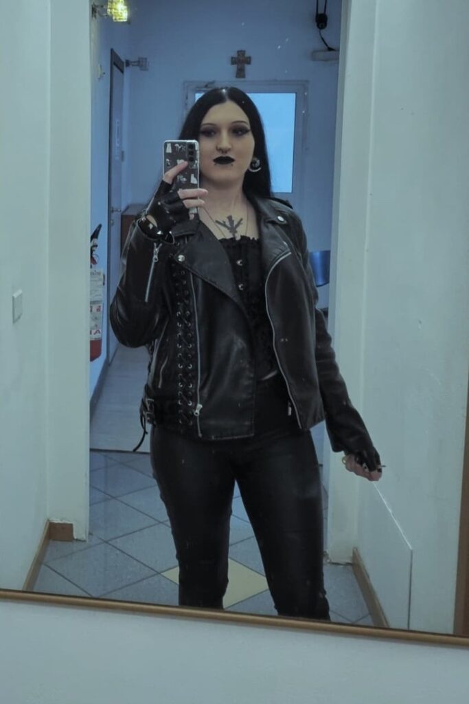 metal-concert-outfit-ideas-4-683x1024-1 Leather Jacket and Skinnies