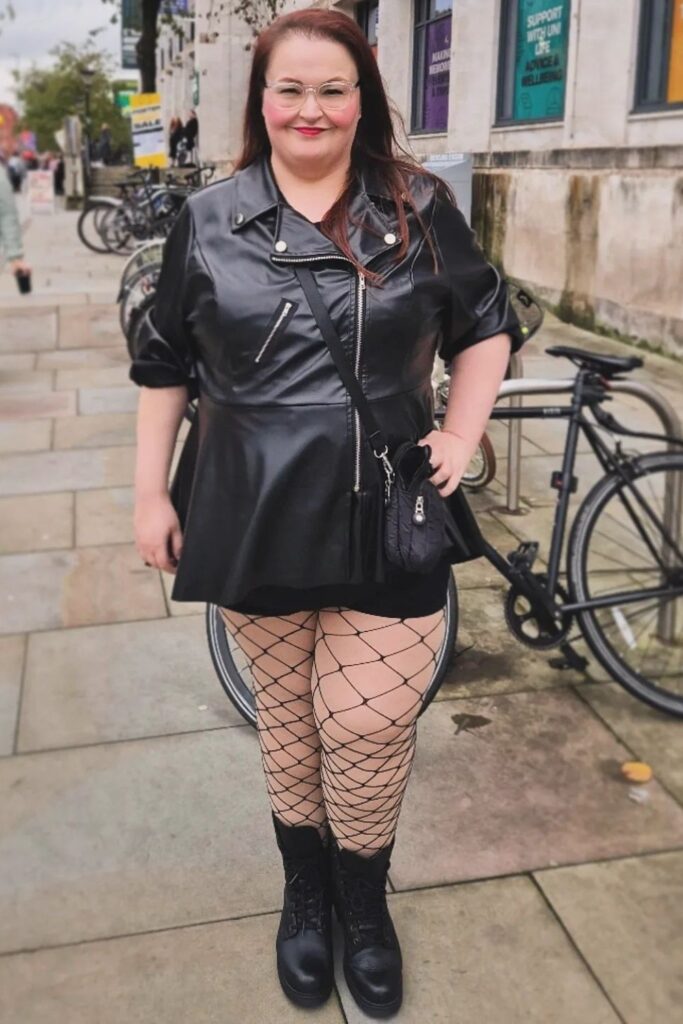 metal-concert-outfit-ideas-5-683x1024-1 Leather Jacket and Mini Skirt