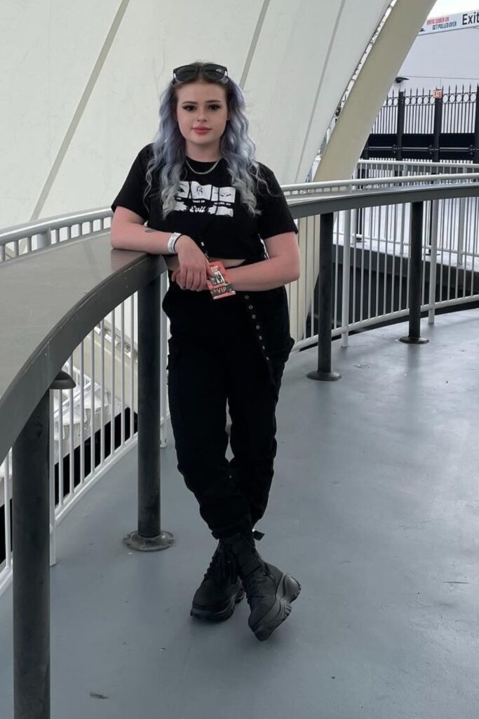 metal-concert-outfit-ideas-683x1024-1 Graphic Tee and Cargo Pants