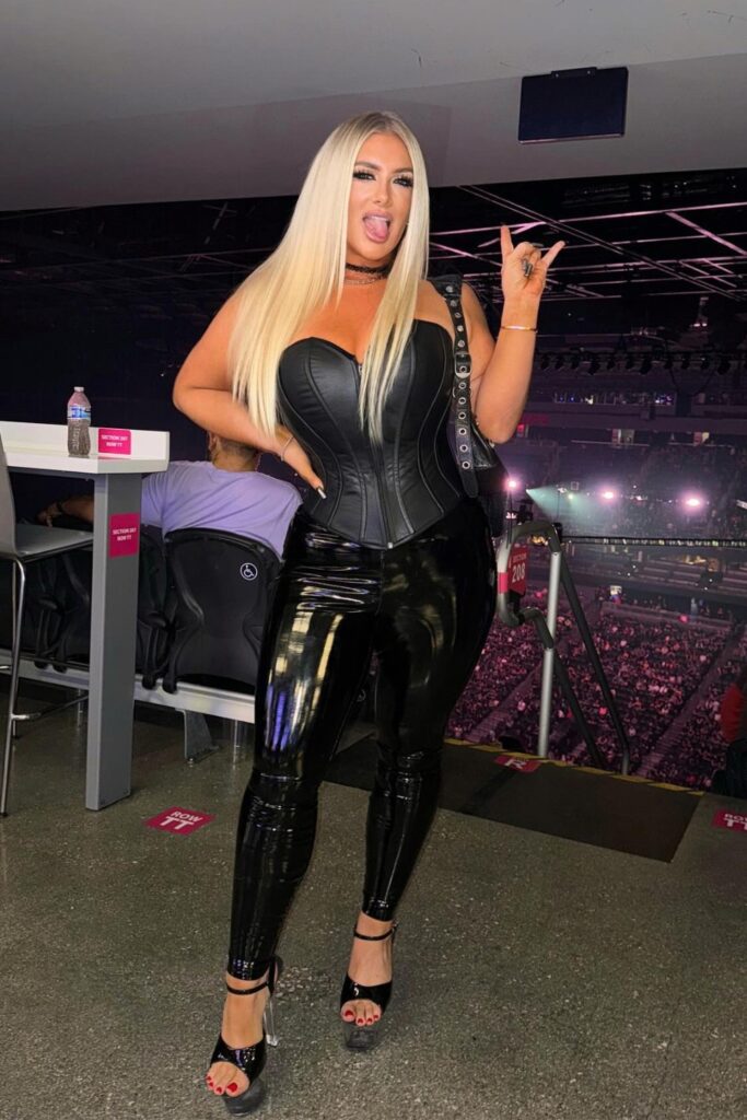 metal-concert-outfit-ideas-9-683x1024-1 Leather Corset and Latex Pants