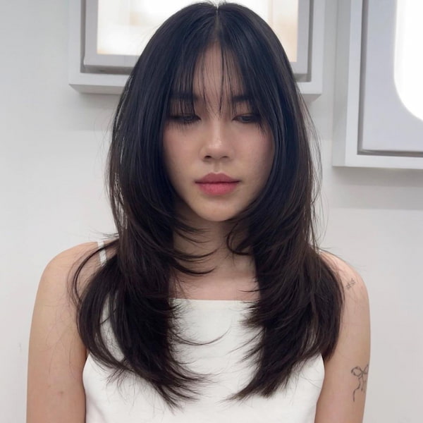 mid-length-framing-layered-haircut-with-bangs-for-oval-face Mid-length framing Layered Haircut with Bangs for Oval Face