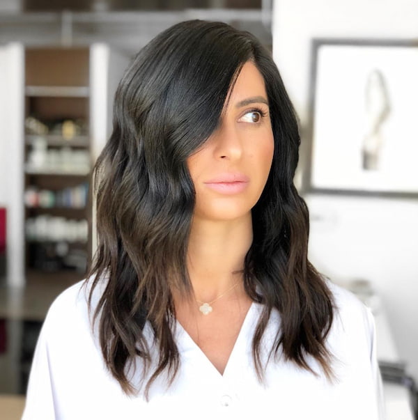 mid-length-wavy-haircut-with-long-layers Mid-length Wavy Haircut with Long Layers