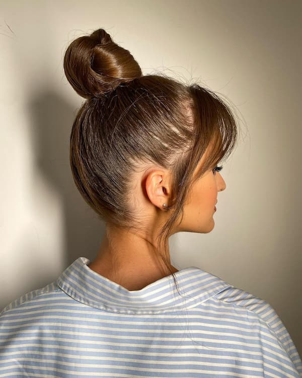middle-knotted-bun Middle Knotted Bun