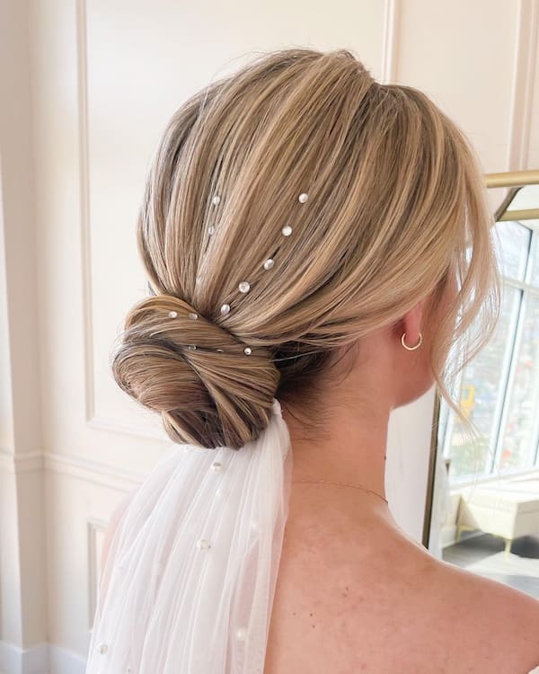 minimal-low-bun-for-bridesmaid Minimal Low Bun for Bridesmaid