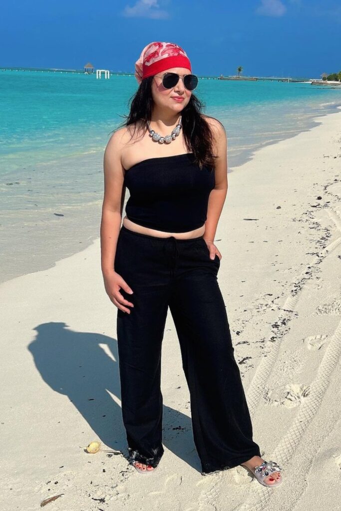 monochromatic-outfit-ideas-22-683x1024-1 Black Bandeau and Wide-Leg Pants