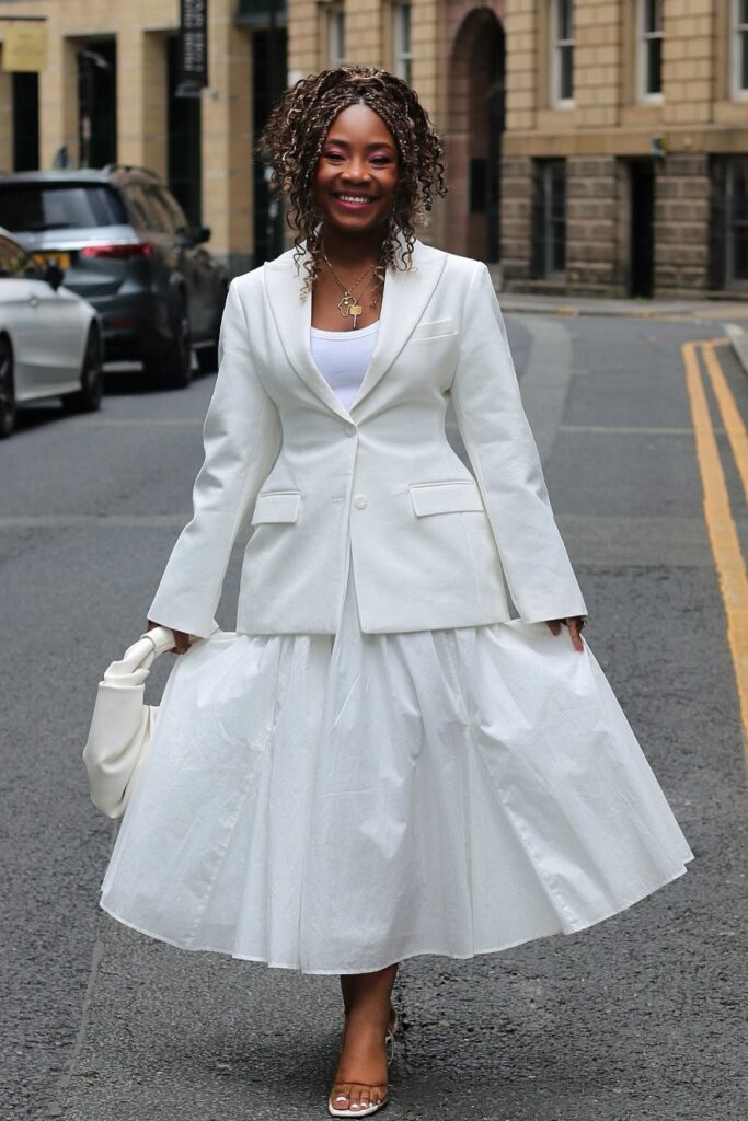 monochromatic-outfit-ideas-4-683x1024-1 White Blazer and Tulle Skirt