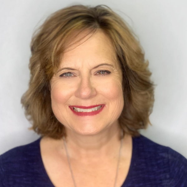 Neck-Length Wavy Bob with Bangs