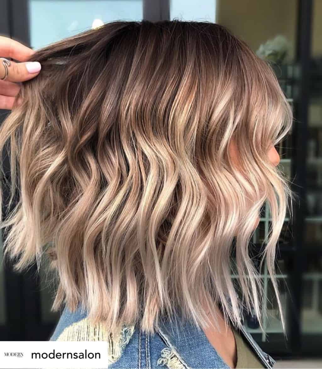 Wavy hair with straight ends is the perfect hairstyle for New Years Eve!