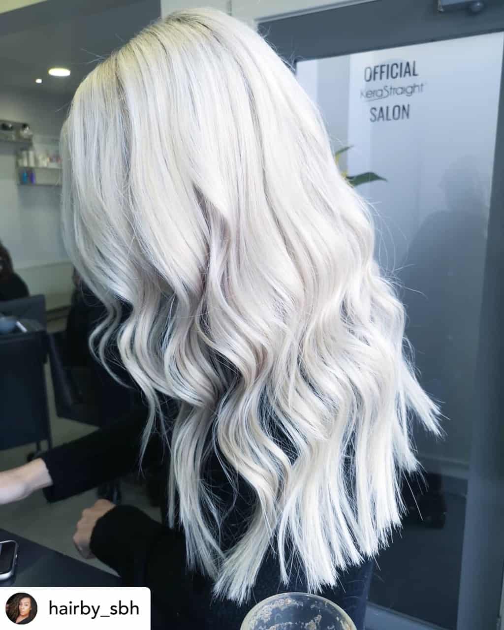 Wavy hair with straight ends is the perfect hairstyle for New Years Eve!