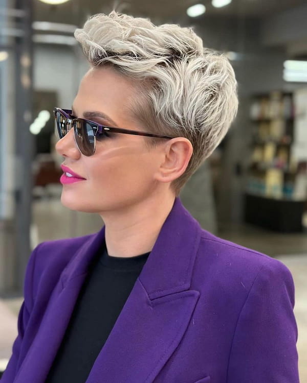 playful-pixie-haircut-with-dark-roots