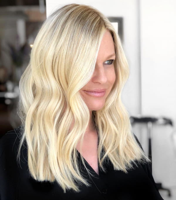 pure-blonde-wavy-haircut Pure Blonde Wavy Haircut