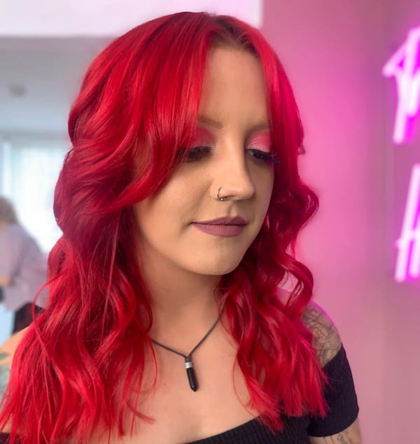 red-haircut-with-wolfy-layers-and-bangs Red Haircut with Wolfy Layers and Bangs