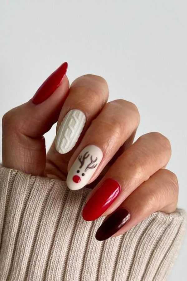 Reindeer Sweater Nails