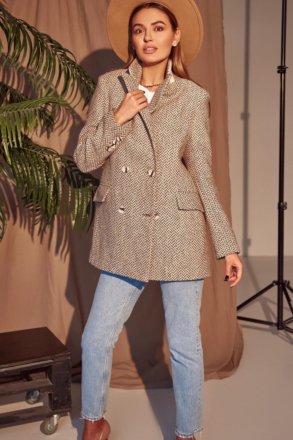 san-fransisco-outfits-4 Herringbone Blazer and Straight-Leg Jeans