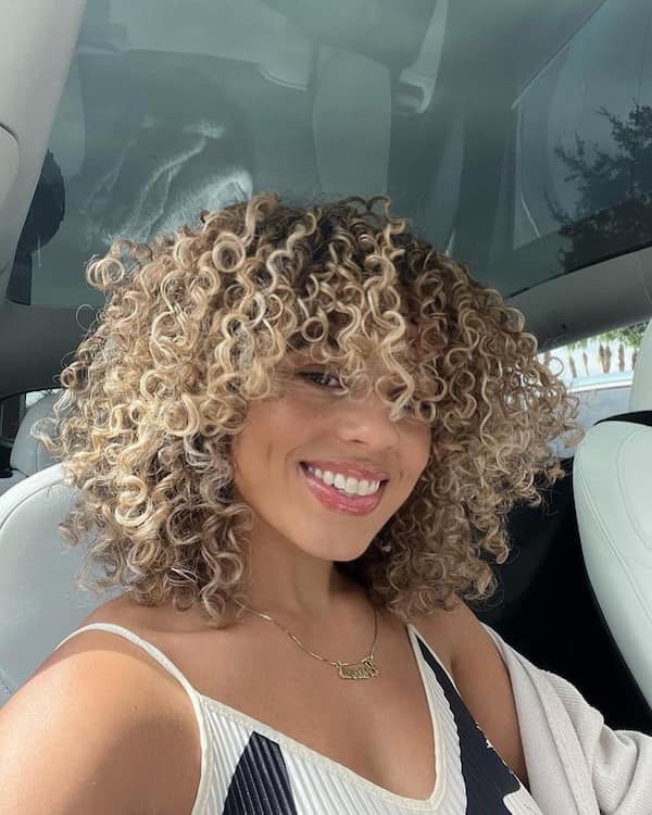 short-blonde-curly-hair-with-bangs Short Blonde Curly Hair with Bangs