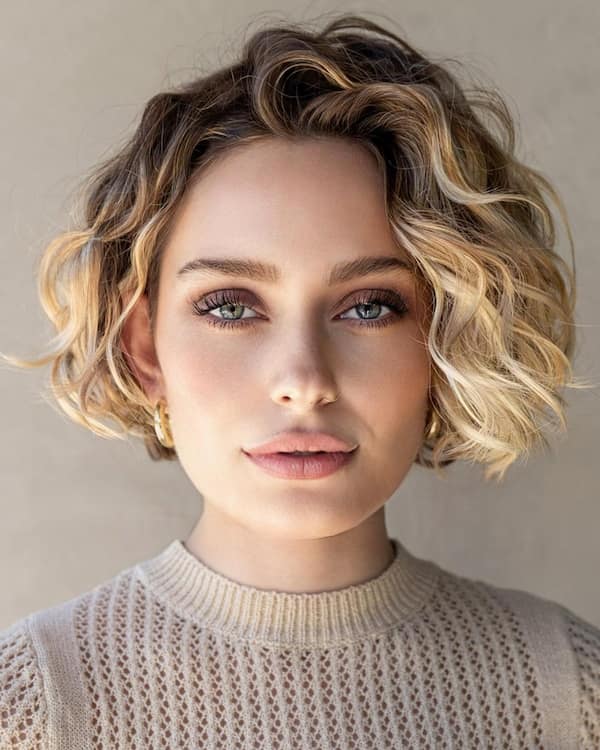 short-bob-with-side-curls Short Bob with Side Curls