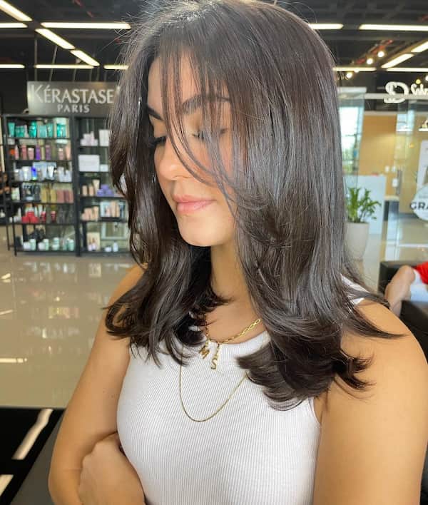 shoulder-length-haircut-with-thinning-curtain-bangs Shoulder-Length Haircut with Thinning Curtain Bangs