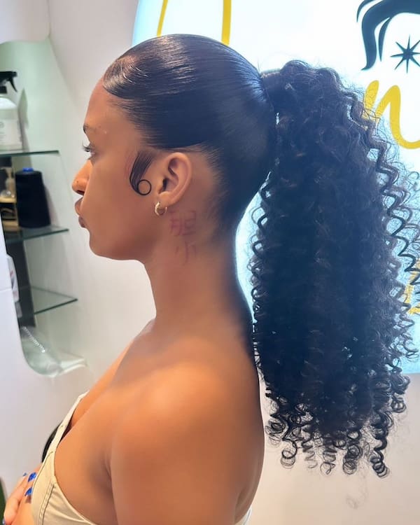 Simple Curly Ponytail with Smooth Surface