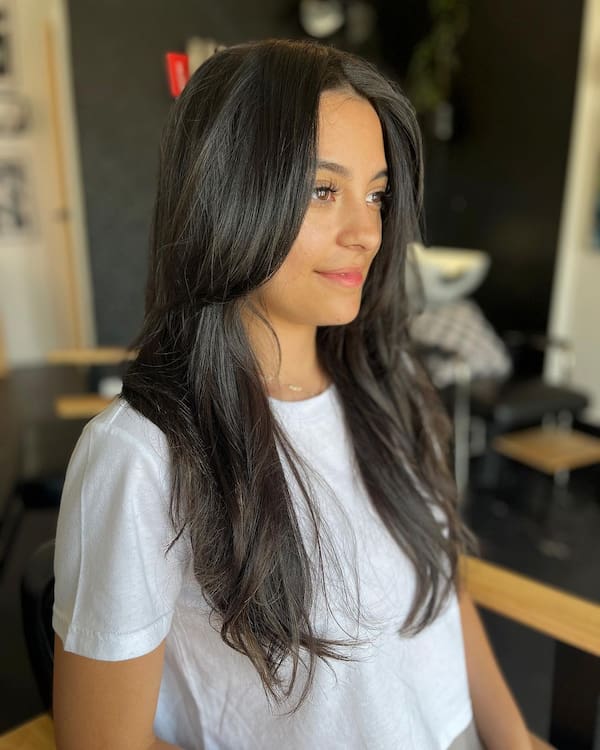 simple-layered-haircut-with-long-curtain-bangs Simple Layered Haircut with Long Curtain Bangs