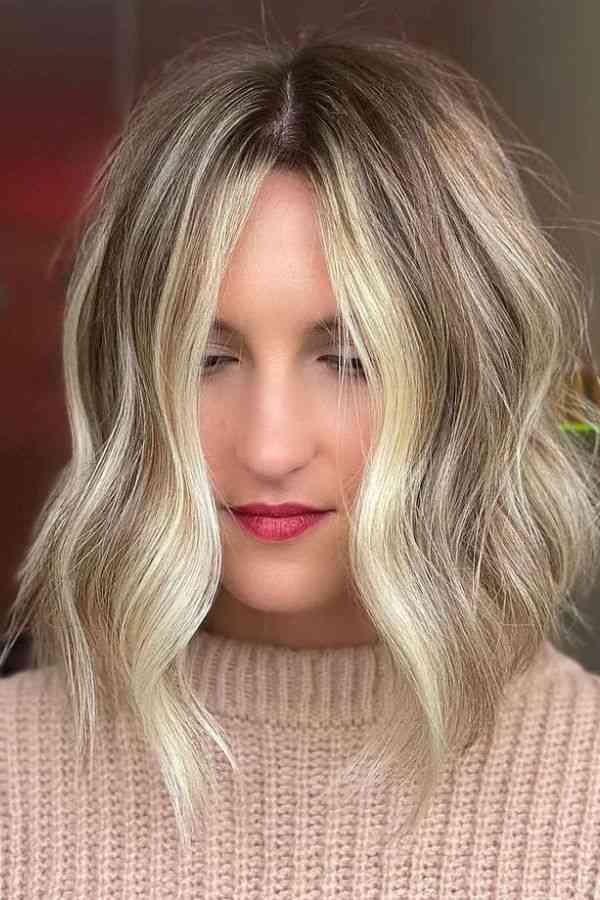 Sleek Center-Parted Lob