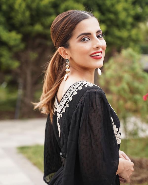 sleek-ponytail-hairstyle Sleek Ponytail Hairstyle