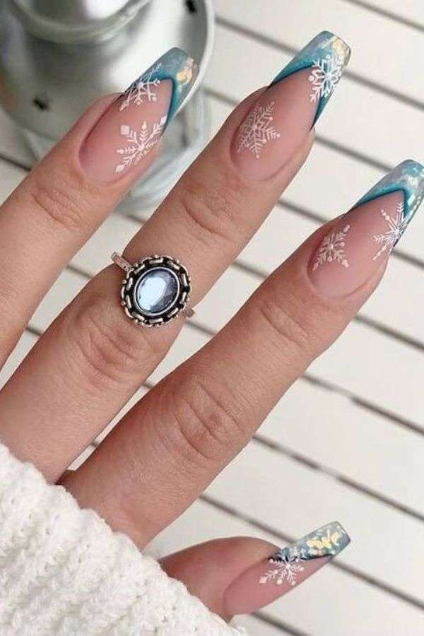 snowflake-french-tips Snowflake French Tips