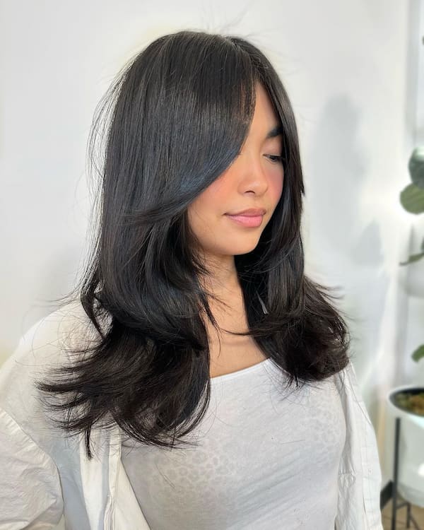 soft-butterfly-layered-hair-with-bangs Soft Butterfly Layered Hair with Bangs