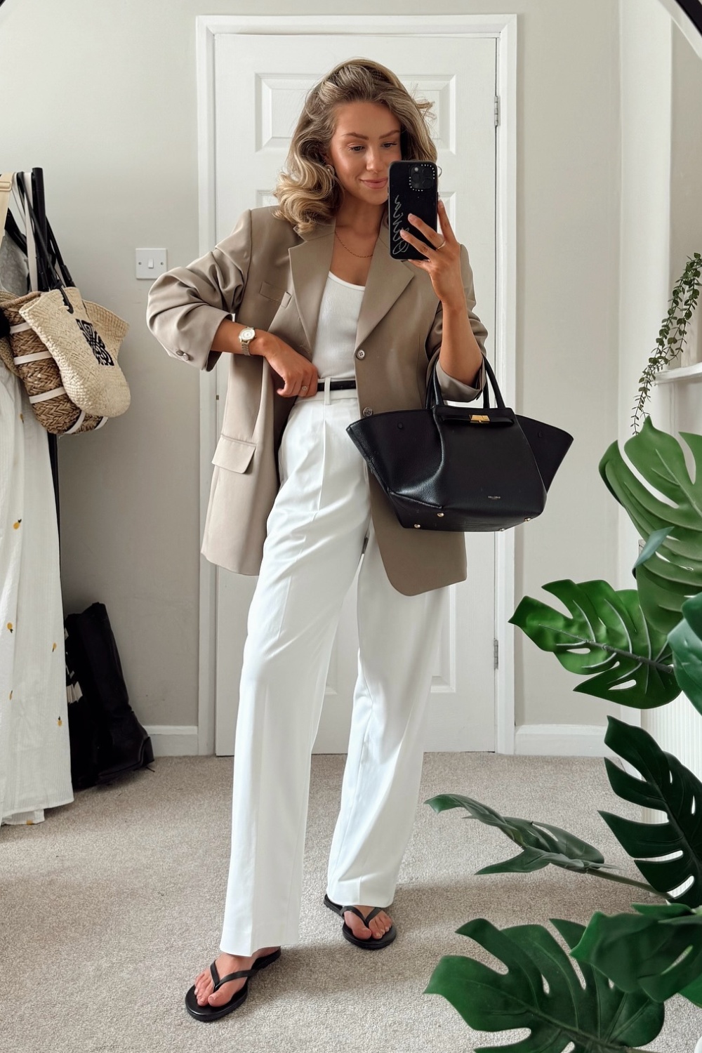 spring-outfits-19 Monochrome White with a Pop of Black