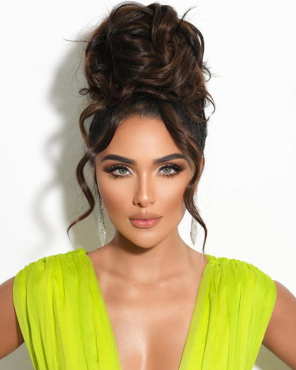 stunning-crown-updo-with-curtain-bangs Stunning Crown Updo with Curtain Bangs