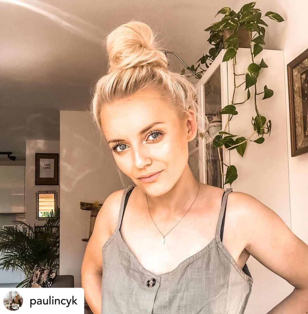 Messy buns are the perfect summer hairstyle!