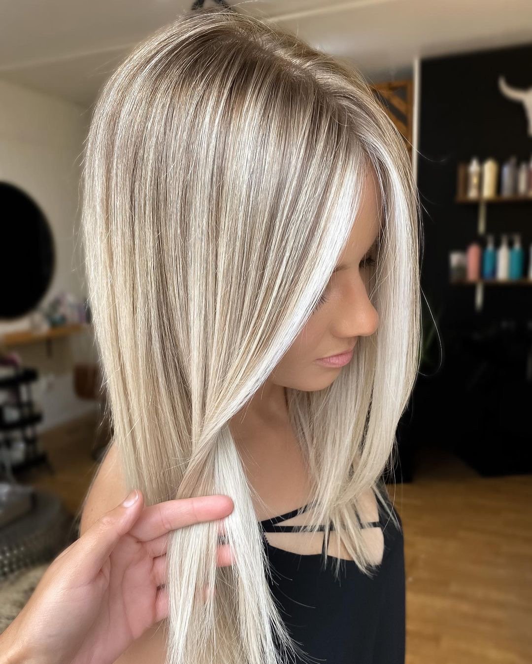 Gorgeous foil highlights on medium straight hair.