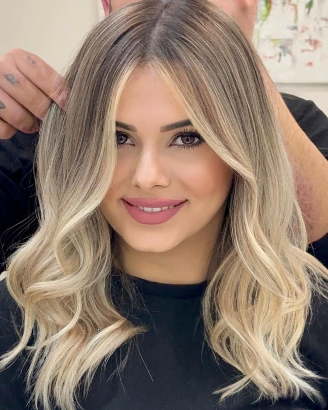 Gorgeous babylights on mid-length wavy hair.