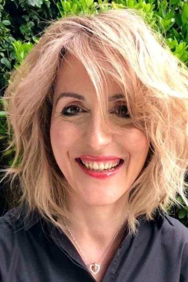 Voluminous Shaggy Lob for Added Fullness