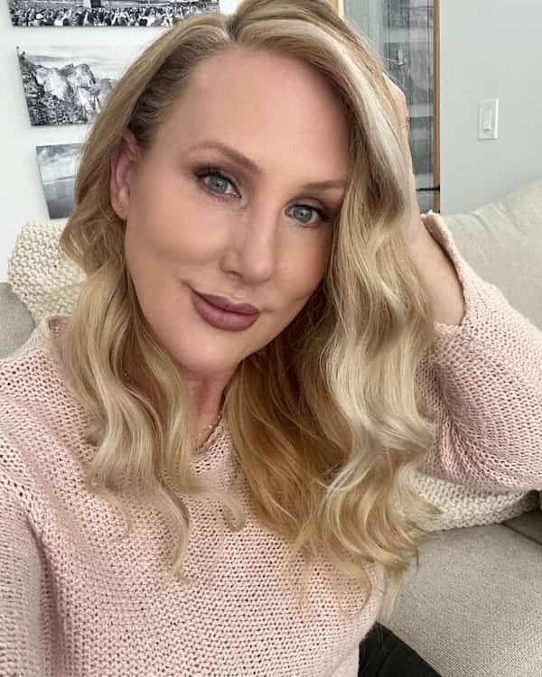 Warm Blonde Wavy Haircut