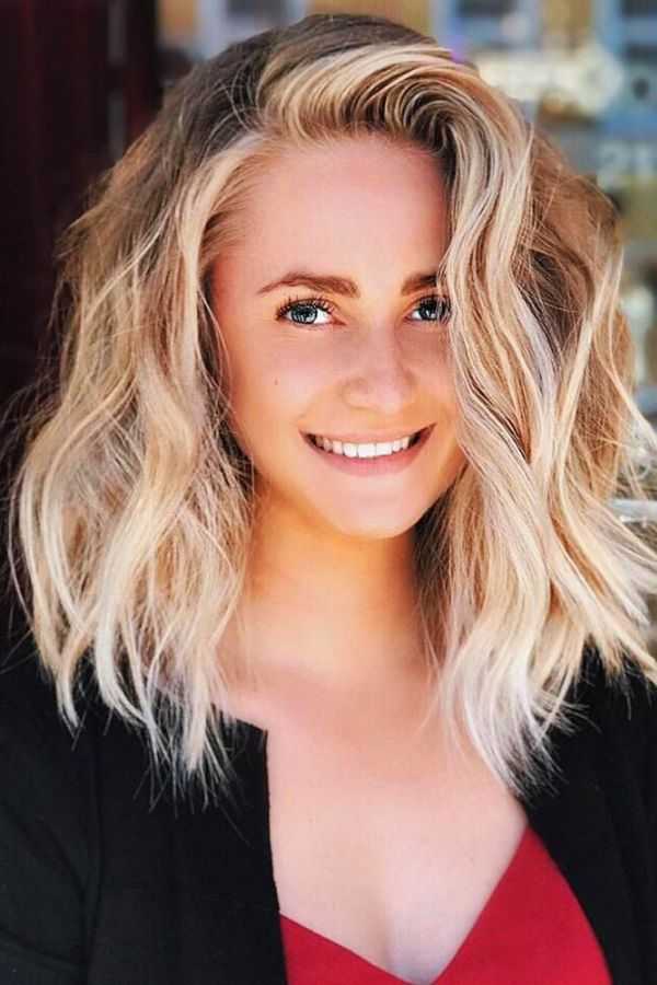 Wavy Mid-Length Hairstyle with Deep Side Part