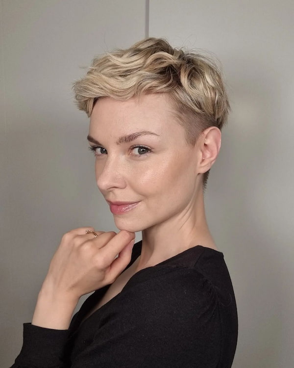 wavy-pixie-haircut