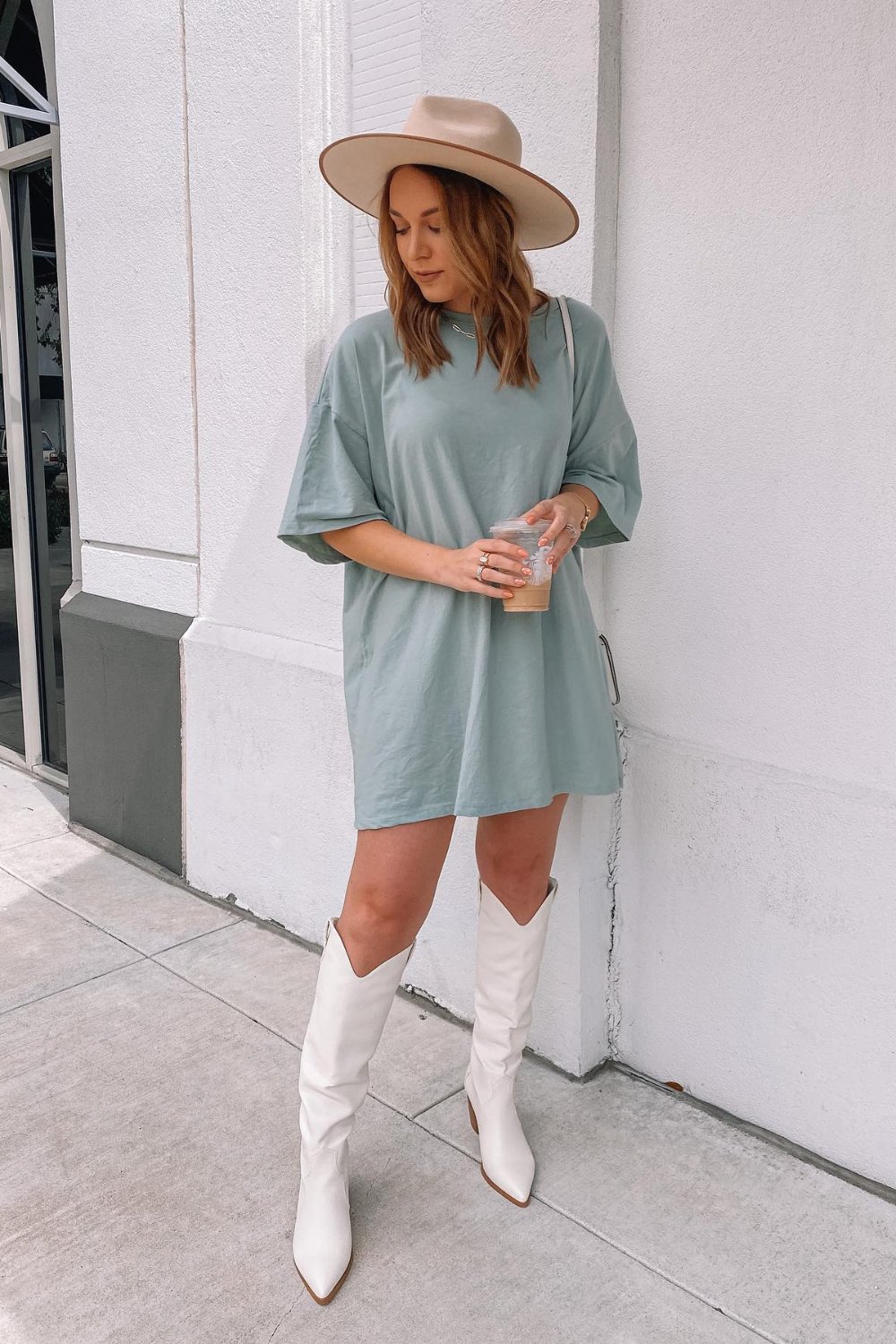 white-boot-outfits-13 Oversized T-Shirt, Wide-Brim Hat & Knee-High Boots