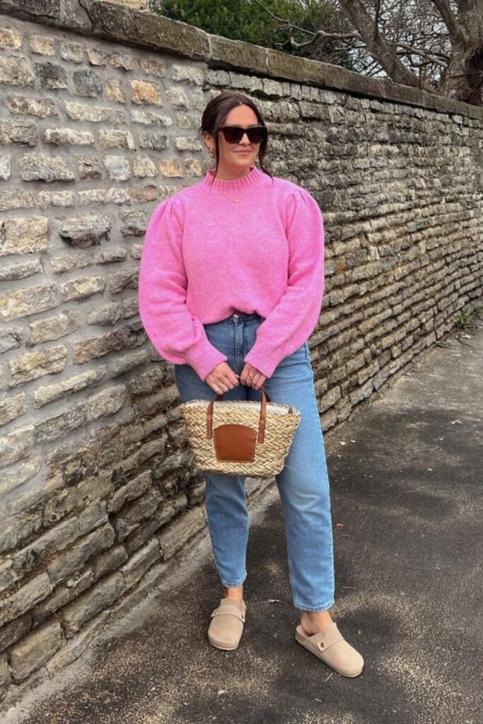 wide-leg-jeans-outfit-ideas-4-683x1024-1 Pink Sweater and Clogs