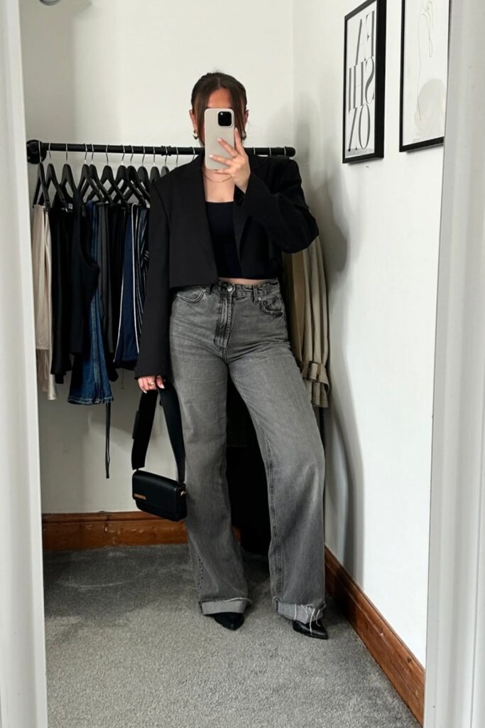 wide-leg-jeans-outfit-ideas-6-683x1024-1 Cropped Blazer and Pointed-Toe Shoes