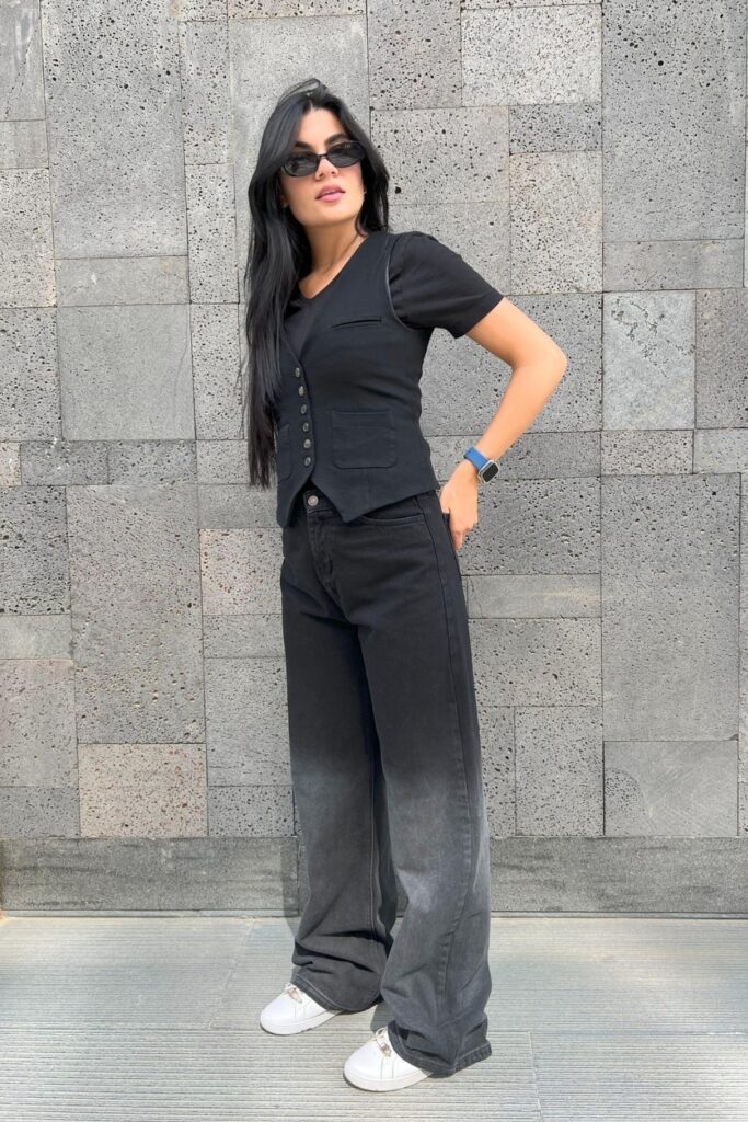 wide-leg-jeans-outfit-ideas-8-683x1024-1 All Black With White Sneakers