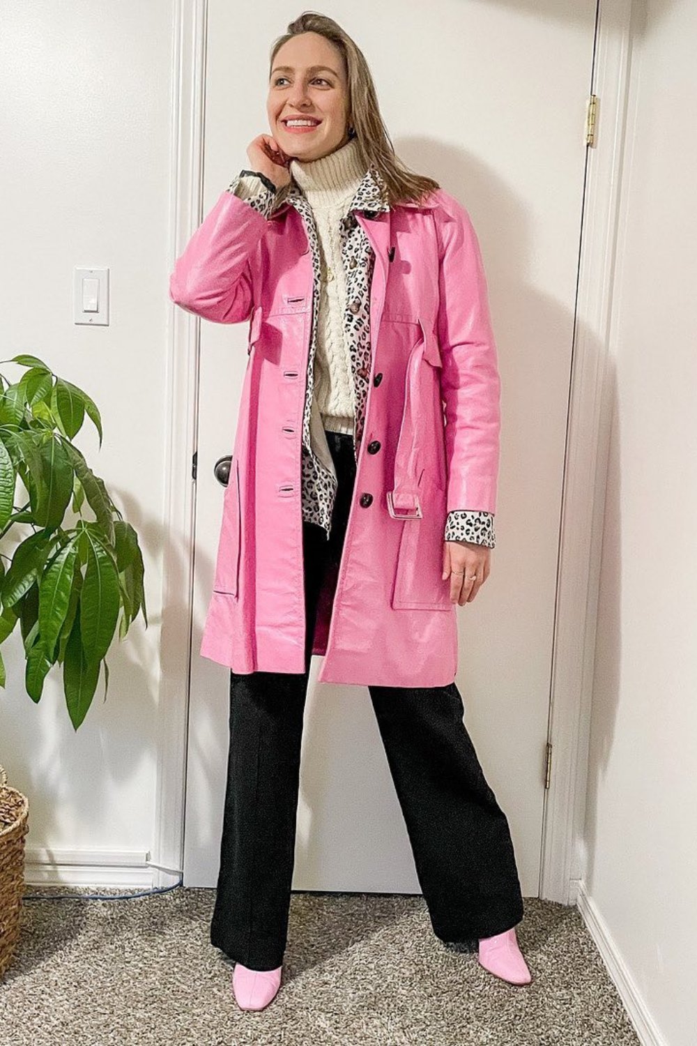 wide-leg-pants-outfits-11 Pink Leather Trench Coat, Cream Turtleneck Sweater, Black Wide-Leg Pants