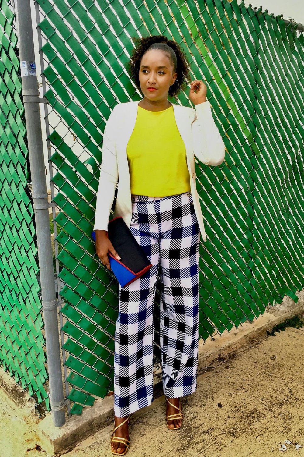 wide-leg-pants-outfits-14 Yellow Sleeveless Top, White Blazer, Black and White Gingham Wide-Leg Pants