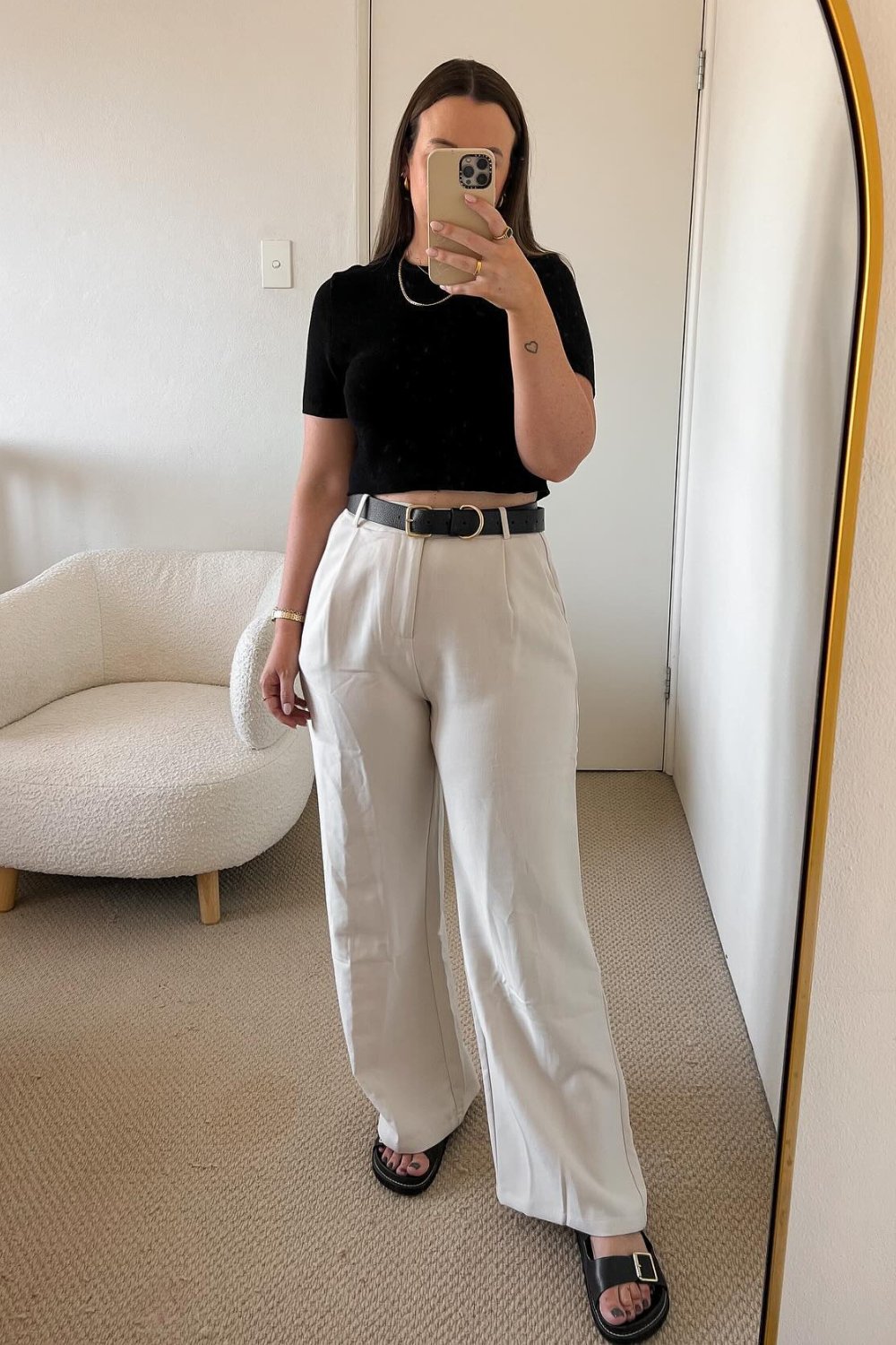 wide-leg-pants-outfits-7 Black Crop Top, White Wide-Leg Pants, Black Belt