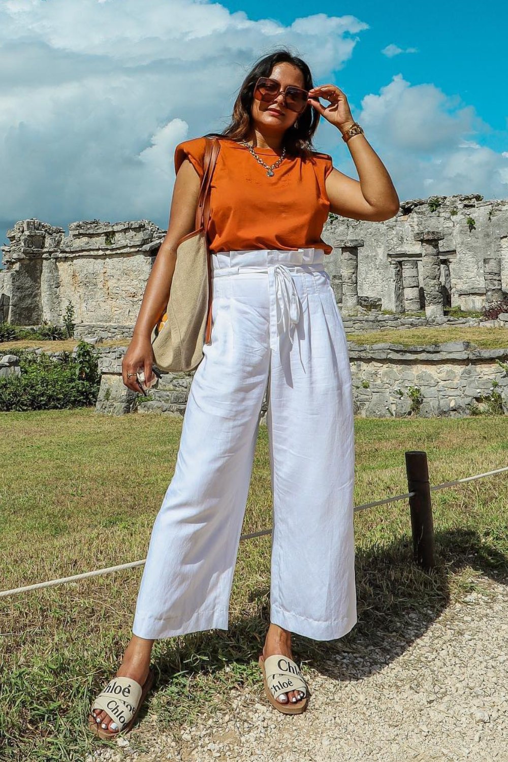 wide-leg-pants-outfits-8 Orange Sleeveless Top & White Wide-Leg Pants