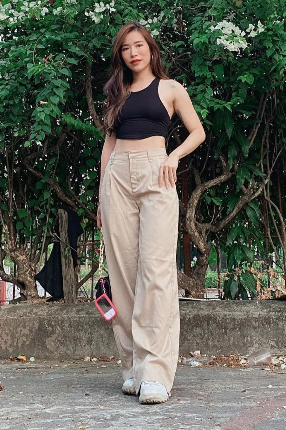 wide-leg-pants-outfits Black Crop Top, Beige Wide-Leg Pants, White Sneakers
