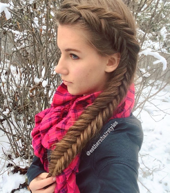 winter-hairstyles-15 Gorgeous chunky side fishtail braid.