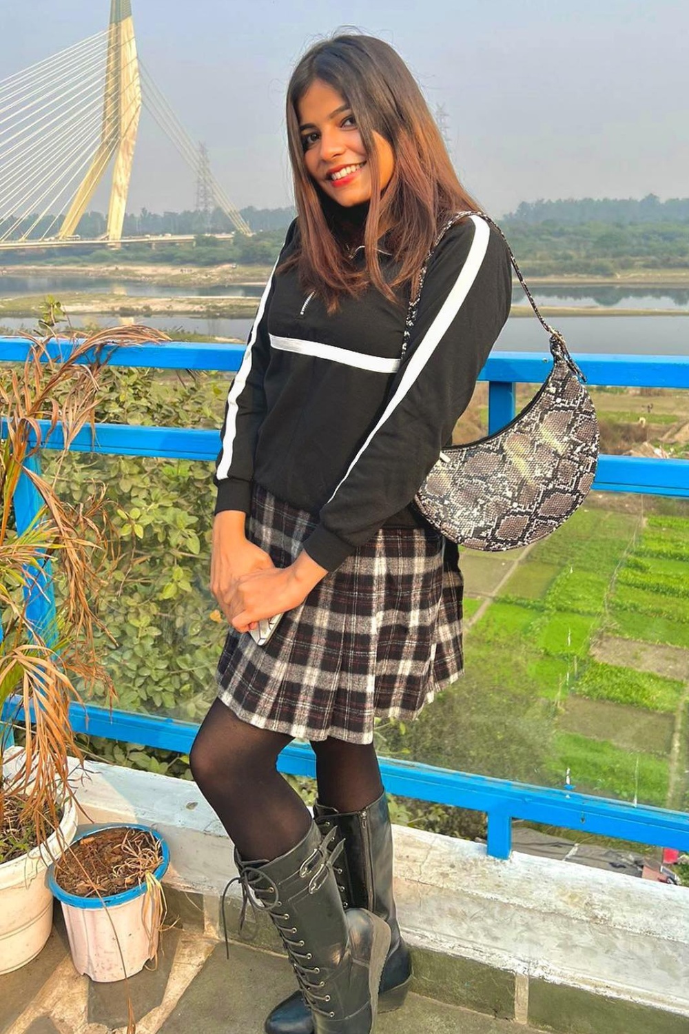 winter-skirt-outfit-8 Preppy Cool: Sweatshirt and Plaid Mini