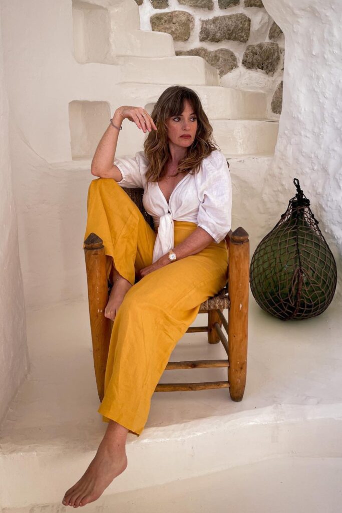 yellow-pants-outfit-ideas-2-683x1024-1 Classic Elegance in White and Yellow