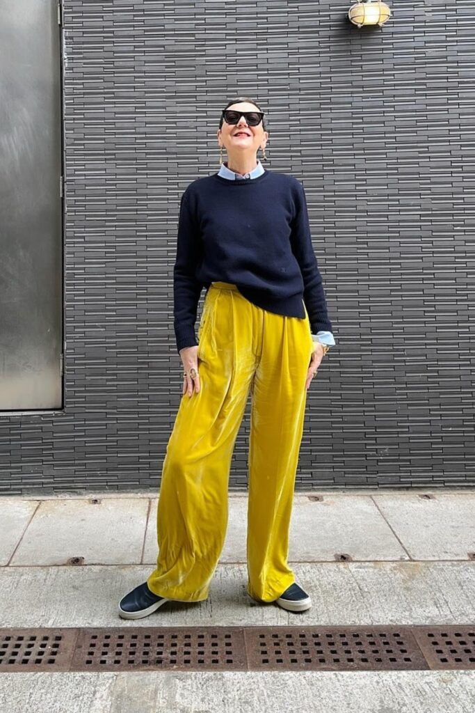 yellow-pants-outfit-ideas-4-683x1024-1 Cool Contrast with Navy